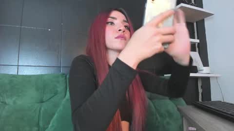 Snapshot of lila_elliot chatting on September 27, 5:25 am Lila online show from September 27, 5:25 am