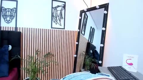 Snapshot of lila_elliot chatting on October 9, 8:24 pm Lila online show from October 9, 8:24 pm