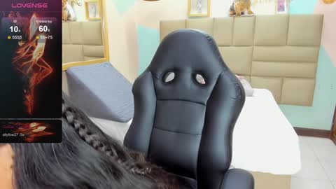 Snapshot of lila_foox chatting on December 19, 8:02 pm LILA online show from December 19, 8:02 pm