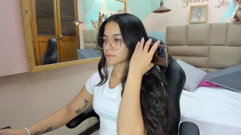 Snapshot of lila_foox chatting on December 25, 5:47 pm LILA online show from December 25, 5:47 pm