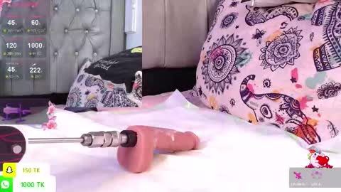 Snapshot of lila_gummy_ chatting on October 16, 2:30 pm   online show from October 16, 2:30 pm