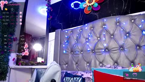   online show from December 3, 10:37 am