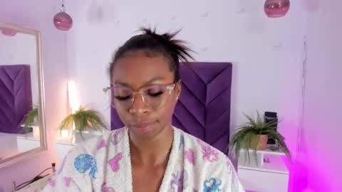 lila bailey  online show from January 5, 8:01 pm