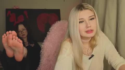 Snapshot of lilhornyprincess chatting on October 10, 8:14 pm Nika and Lori online show from October 10, 8:14 pm