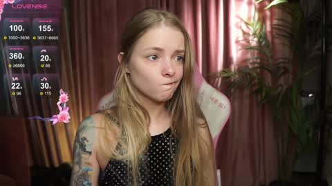 Snapshot of lili_01 chatting on October 31, 6:12 pm Lili online show from October 31, 6:12 pm