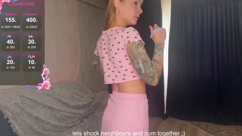 Snapshot of lili_01 chatting on October 7, 5:56 am Lili online show from October 7, 5:56 am