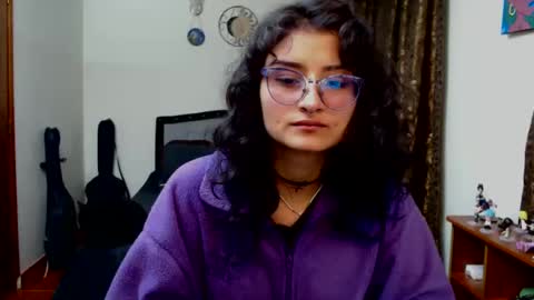 Snapshot of lili_clan chatting on September 17, 2:20 am lili_clan online show from September 17, 2:20 am