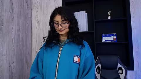 lili_clan online show from November 25, 5:20 am