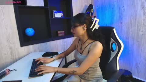 Snapshot of lili_clan chatting on October 20, 3:15 pm lili_clan online show from October 20, 3:15 pm