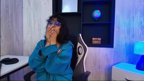 Snapshot of lili_clan chatting on October 9, 1:37 pm lili_clan online show from October 9, 1:37 pm