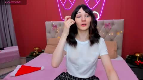 Snapshot of lili_flowerr chatting on January 2, 8:49 am Lilli  follow me kiss online show from January 2, 8:49 am