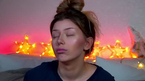 Mia online show from December 27, 6:57 am