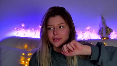 Mia online show from December 12, 5:37 pm