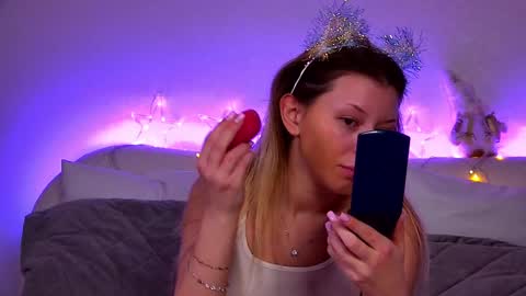 Mia online show from December 29, 6:24 am