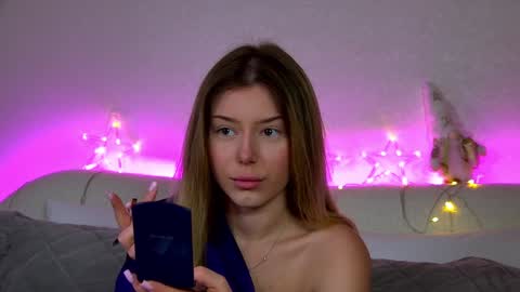 Mia online show from January 13, 6:27 am