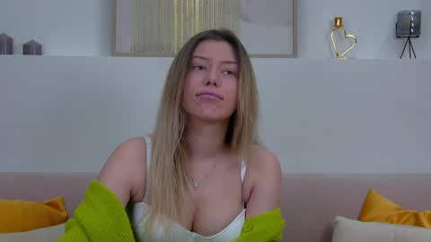 Mia online show from January 20, 6:21 am