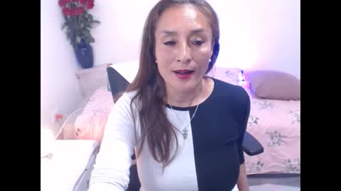 Snapshot of lilian_pradaa chatting on October 6, 9:08 pm lilian online show from October 6, 9:08 pm