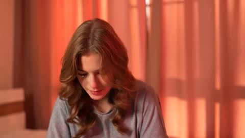 LilianLees online show from October 1, 1:49 pm