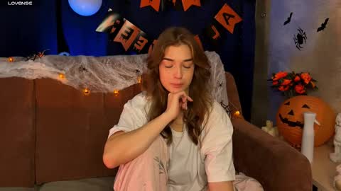 LilianLees online show from November 2, 2:31 pm