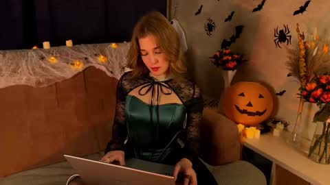 LilianLees online show from October 27, 2:45 pm