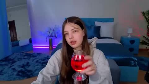 Lili Bakery online show from April 13, 5:42 am