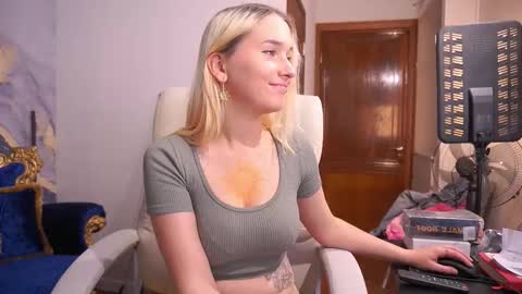 lilielfie online show from October 3, 1:27 pm