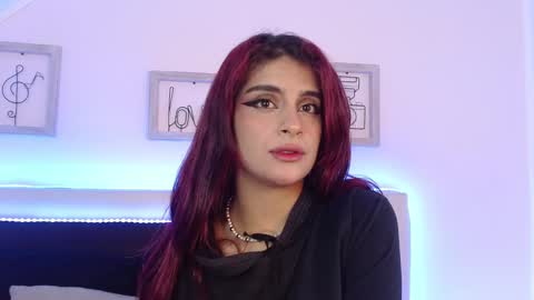 Lilith Savett online show from December 3, 12:38 pm