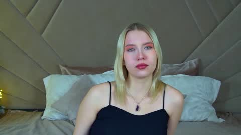 LiliLinn online show from December 12, 5:10 am