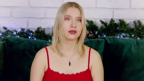 LiliLinn online show from December 14, 6:02 am
