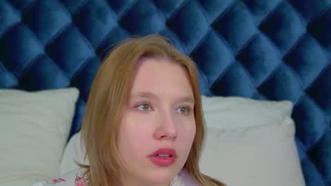 Snapshot of lililinn chatting on October 22, 6:07 am LiliLinn online show from October 22, 6:07 am