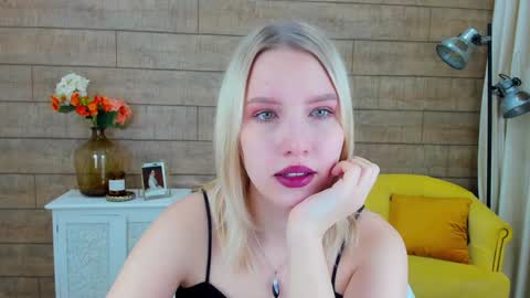 LiliLinn online show from December 7, 5:48 am
