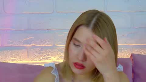 Snapshot of lililinn chatting on October 7, 7:02 am LiliLinn online show from October 7, 7:02 am