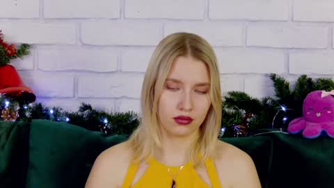 LiliLinn online show from December 17, 5:29 am