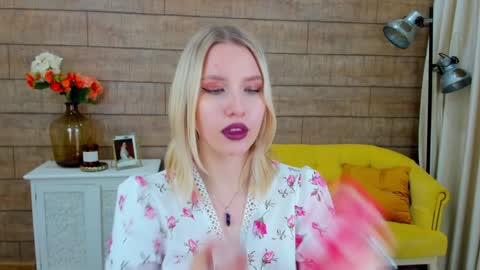 LiliLinn online show from December 7, 3:52 pm
