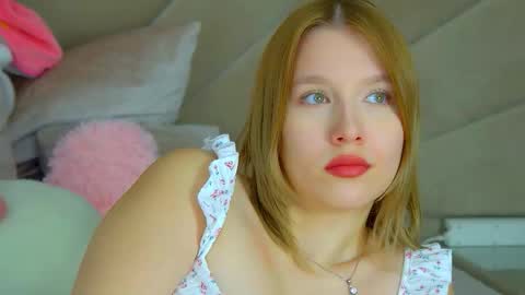 Snapshot of lililinn chatting on October 14, 6:27 am LiliLinn online show from October 14, 6:27 am