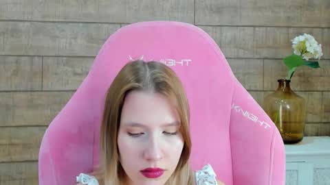 Snapshot of lililinn chatting on October 20, 4:59 am LiliLinn online show from October 20, 4:59 am