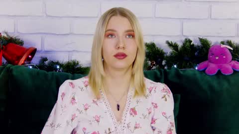 LiliLinn online show from December 16, 5:49 am