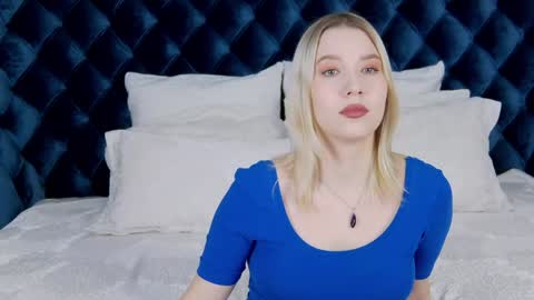 LiliLinn online show from December 9, 5:07 am