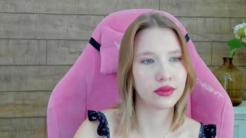 Snapshot of lililinn chatting on October 21, 5:11 am LiliLinn online show from October 21, 5:11 am