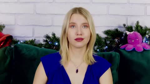 LiliLinn online show from December 18, 7:15 am