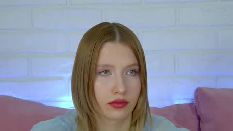 Snapshot of lililinn chatting on September 30, 5:13 am LiliLinn online show from September 30, 5:13 am