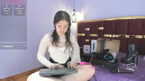 Snapshot of lilimini032 chatting on October 6, 7:29 pm lilimini online show from October 6, 7:29 pm