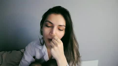 lilirose online show from February 18, 2:06 pm