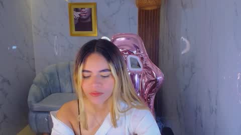 Snapshot of lilith4_s chatting on September 19, 2:16 pm Lilith online show from September 19, 2:16 pm