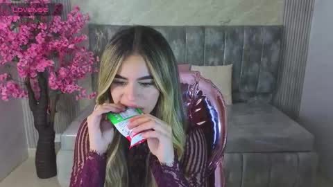 Snapshot of lilith4_s chatting on November 1, 8:35 pm Lilith online show from November 1, 8:35 pm