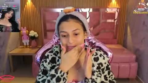 Snapshot of lilith_petit_sub chatting on November 2, 3:32 am Lilith online show from November 2, 3:32 am