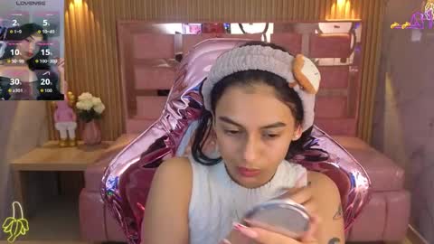 Snapshot of lilith_petit_sub chatting on October 30, 3:31 am Lilith online show from October 30, 3:31 am