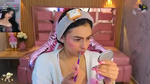 Snapshot of lilith_petit_sub chatting on October 31, 3:41 am Lilith online show from October 31, 3:41 am