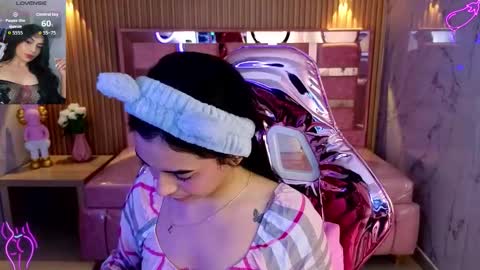 Snapshot of lilith_petit_sub chatting on October 16, 4:15 am Lilith online show from October 16, 4:15 am