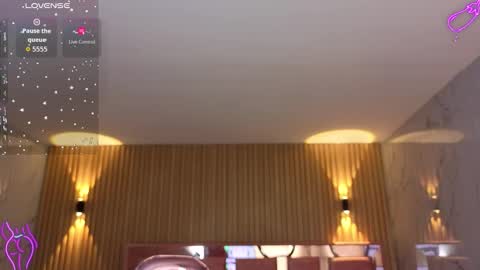 Snapshot of lilith_petit_sub chatting on September 19, 3:49 am Lilith online show from September 19, 3:49 am